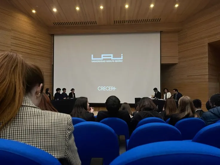 Finanz-Dojo mit Tatami und Diagrammen